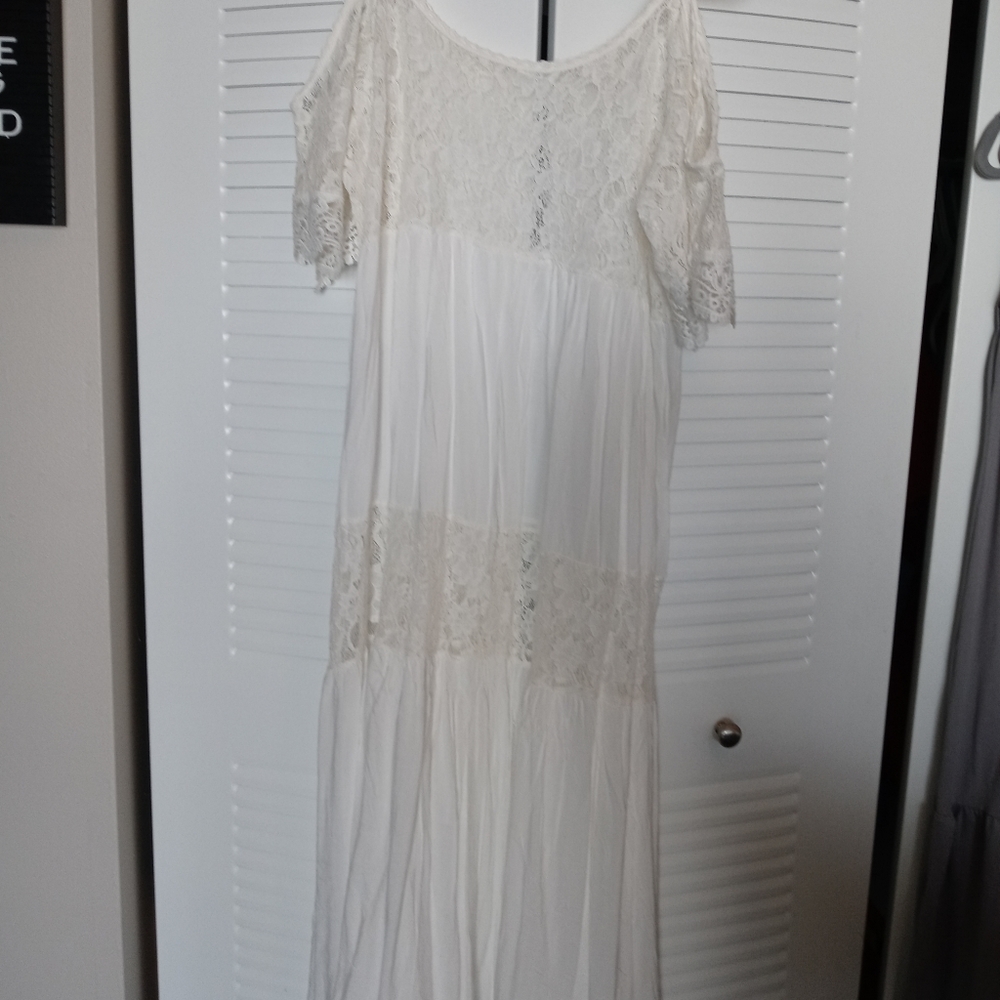 Cream/offwhite dress
